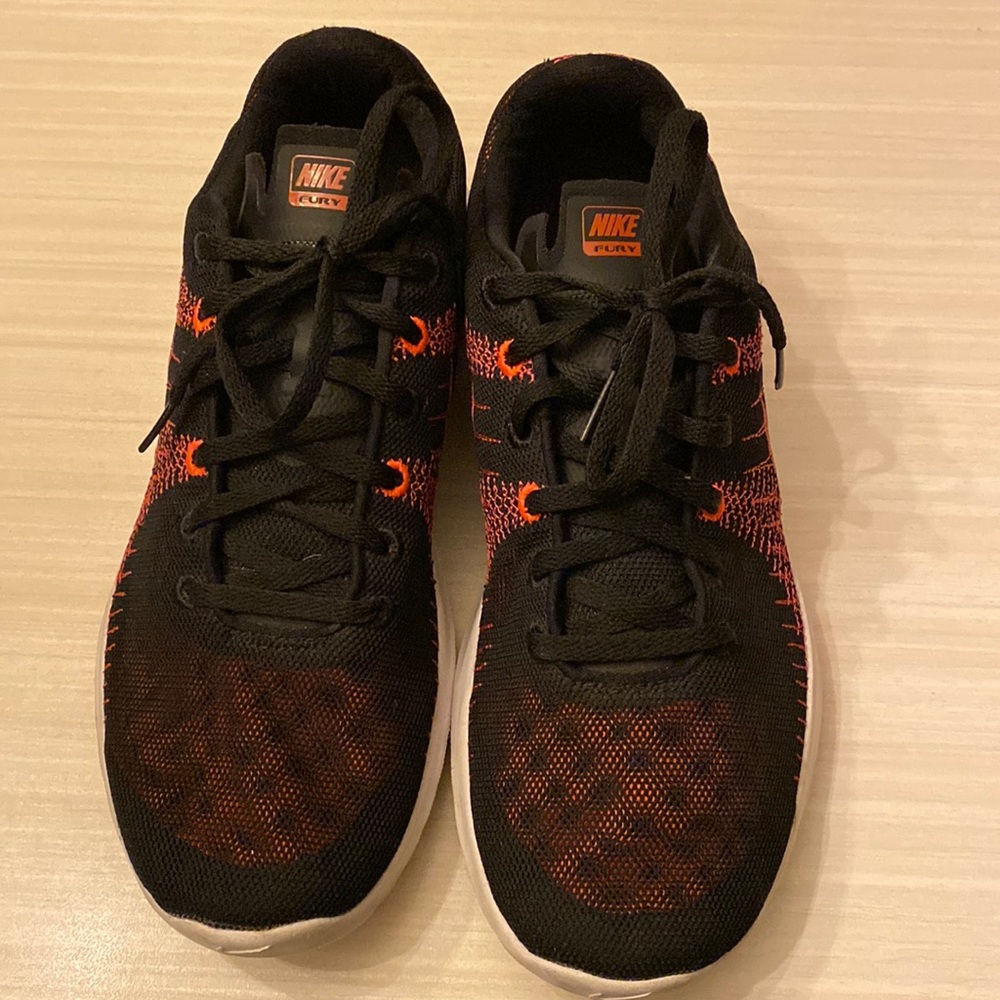 Mens Nike Flex Sneaker Black with Red inlay size 8.5